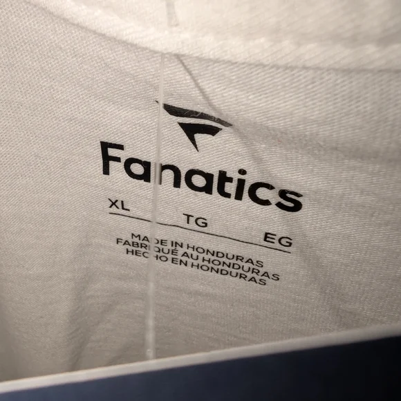 Men's White Canada Hockey 4 Nations Face-off Champions T-shirt - Picture 4 of 4